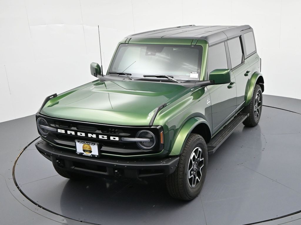 Ford Bronco Vehicle Full-screen Gallery Image 15