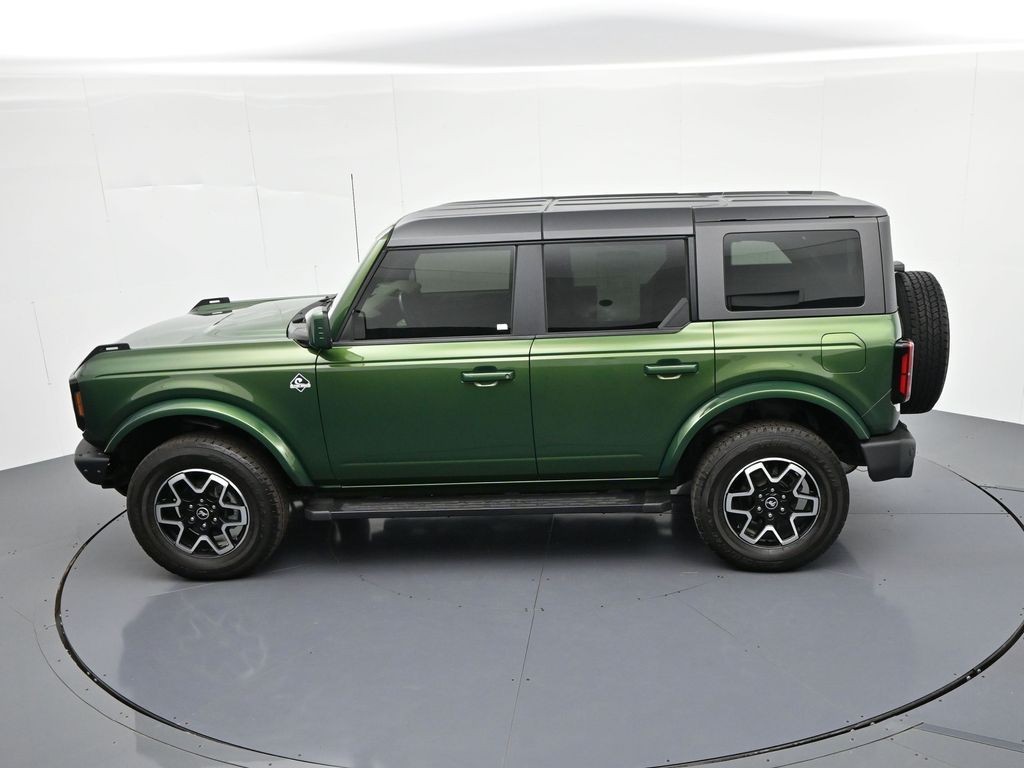 Ford Bronco Vehicle Full-screen Gallery Image 16
