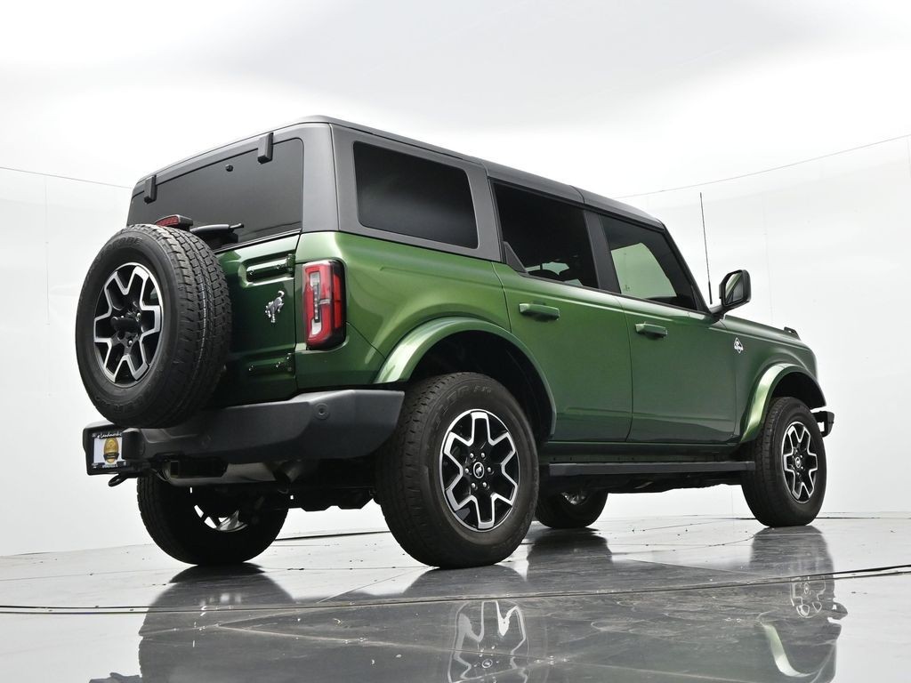 Ford Bronco Vehicle Full-screen Gallery Image 19