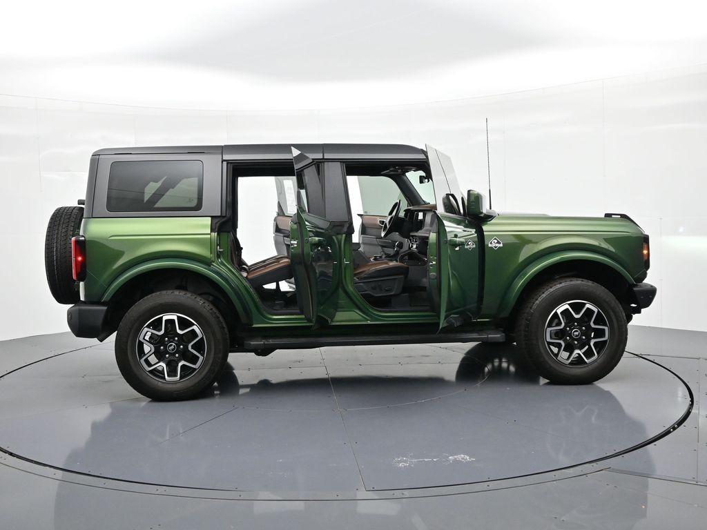 Ford Bronco Vehicle Full-screen Gallery Image 21