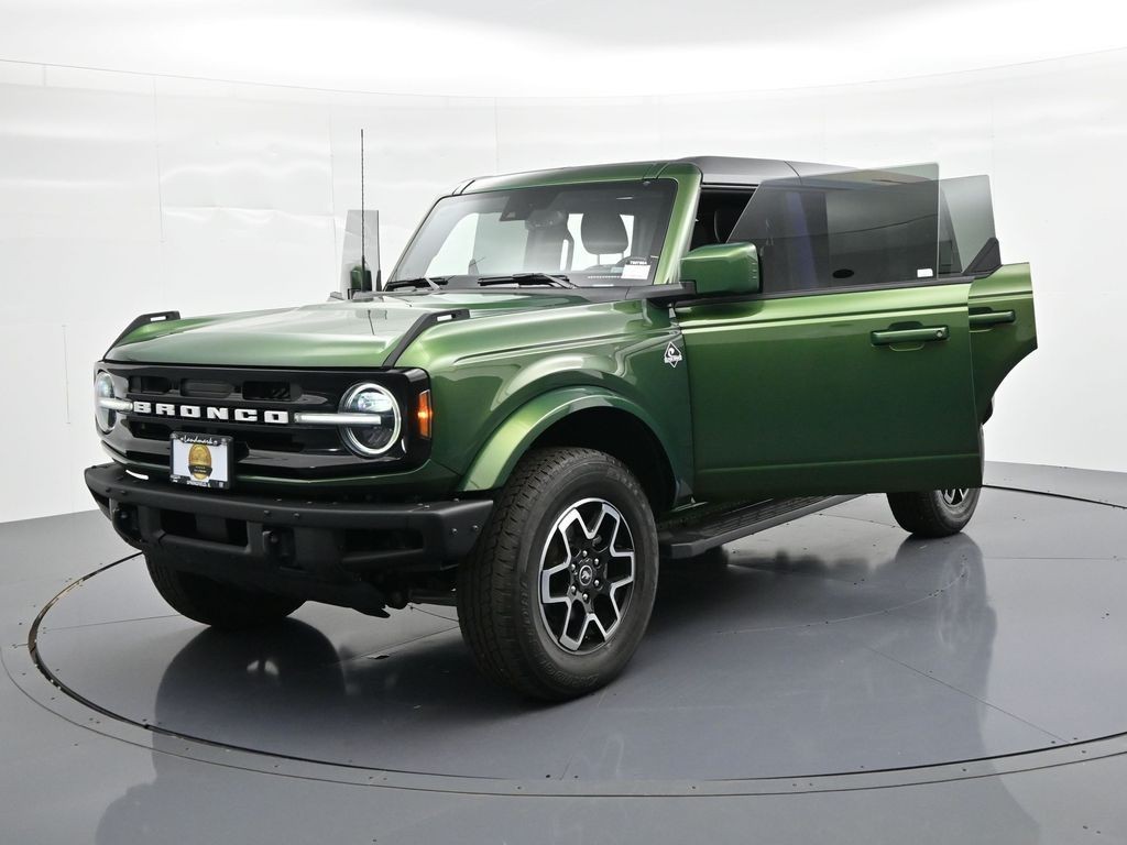 Ford Bronco Vehicle Full-screen Gallery Image 23