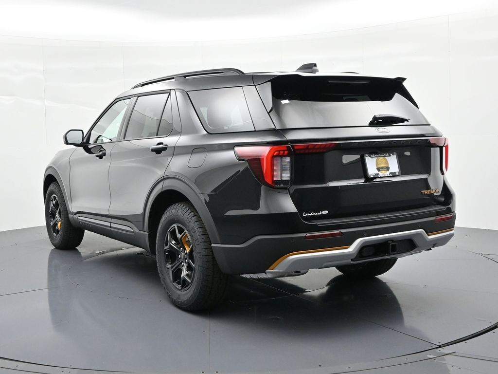 Ford Explorer Vehicle Full-screen Gallery Image 8