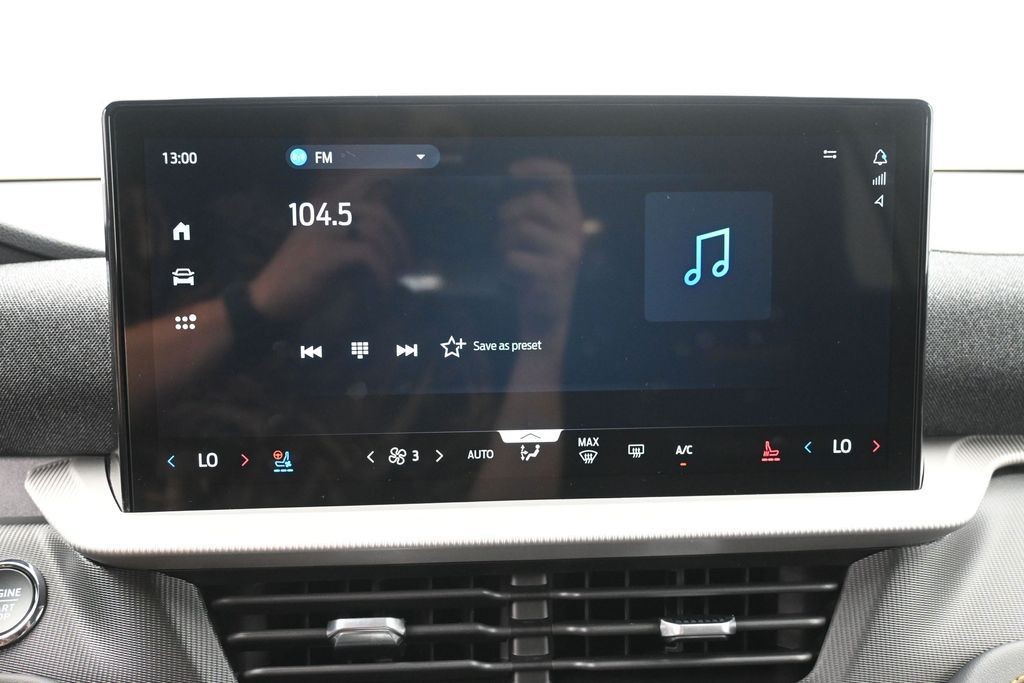 Ford Explorer Vehicle Full-screen Gallery Image 11
