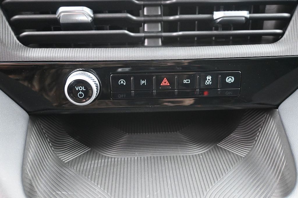 Ford Explorer Vehicle Full-screen Gallery Image 12