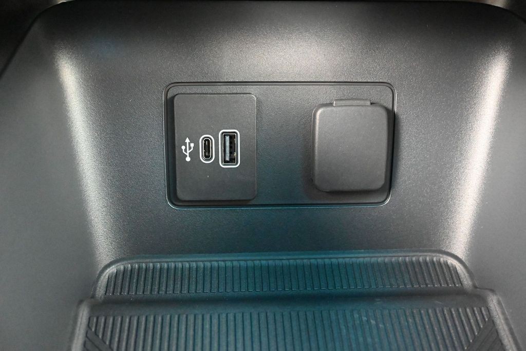 Ford Explorer Vehicle Full-screen Gallery Image 13