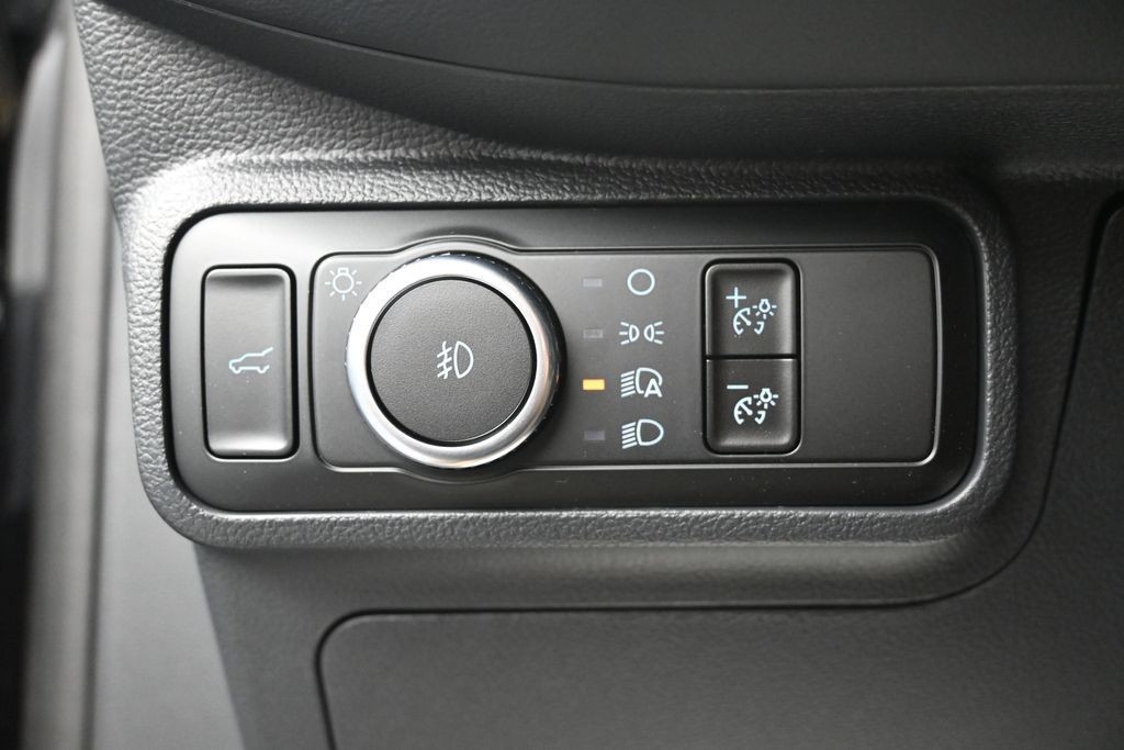 Ford Explorer Vehicle Full-screen Gallery Image 18