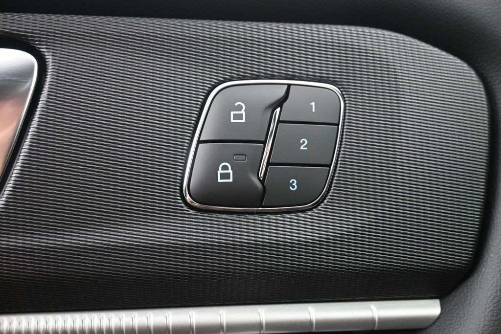Ford Explorer Vehicle Full-screen Gallery Image 20