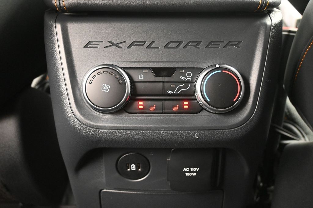 Ford Explorer Vehicle Full-screen Gallery Image 22