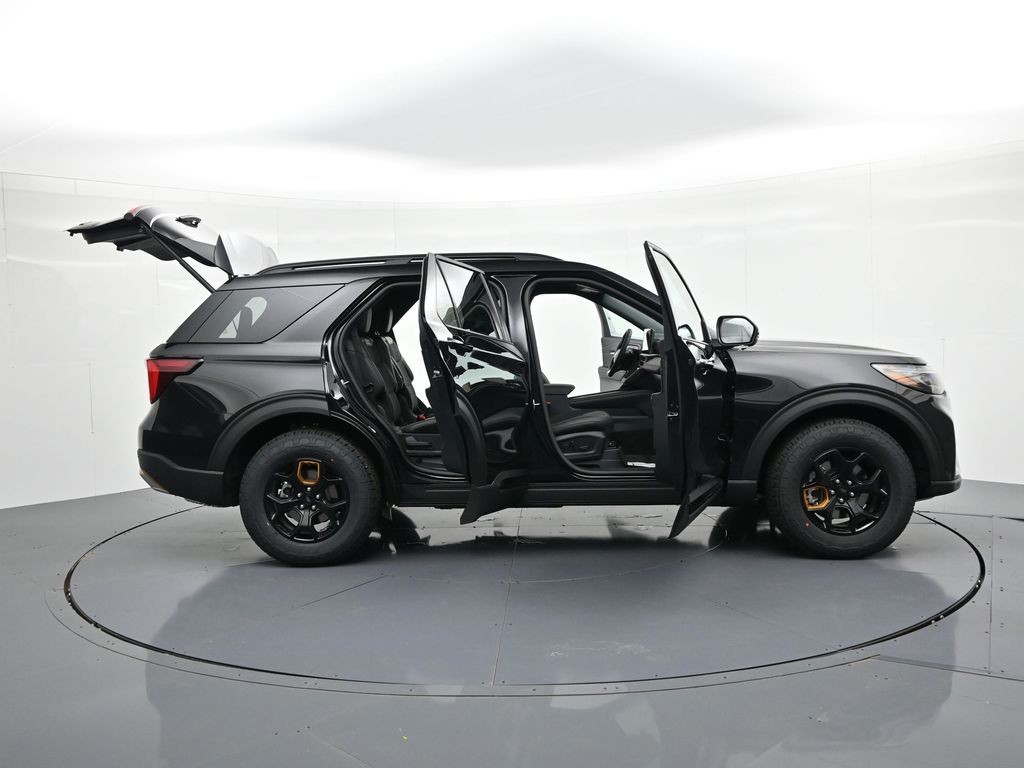 Ford Explorer Vehicle Full-screen Gallery Image 31