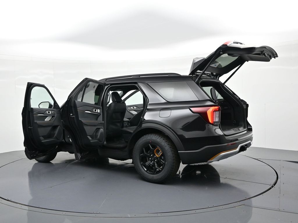 Ford Explorer Vehicle Full-screen Gallery Image 32