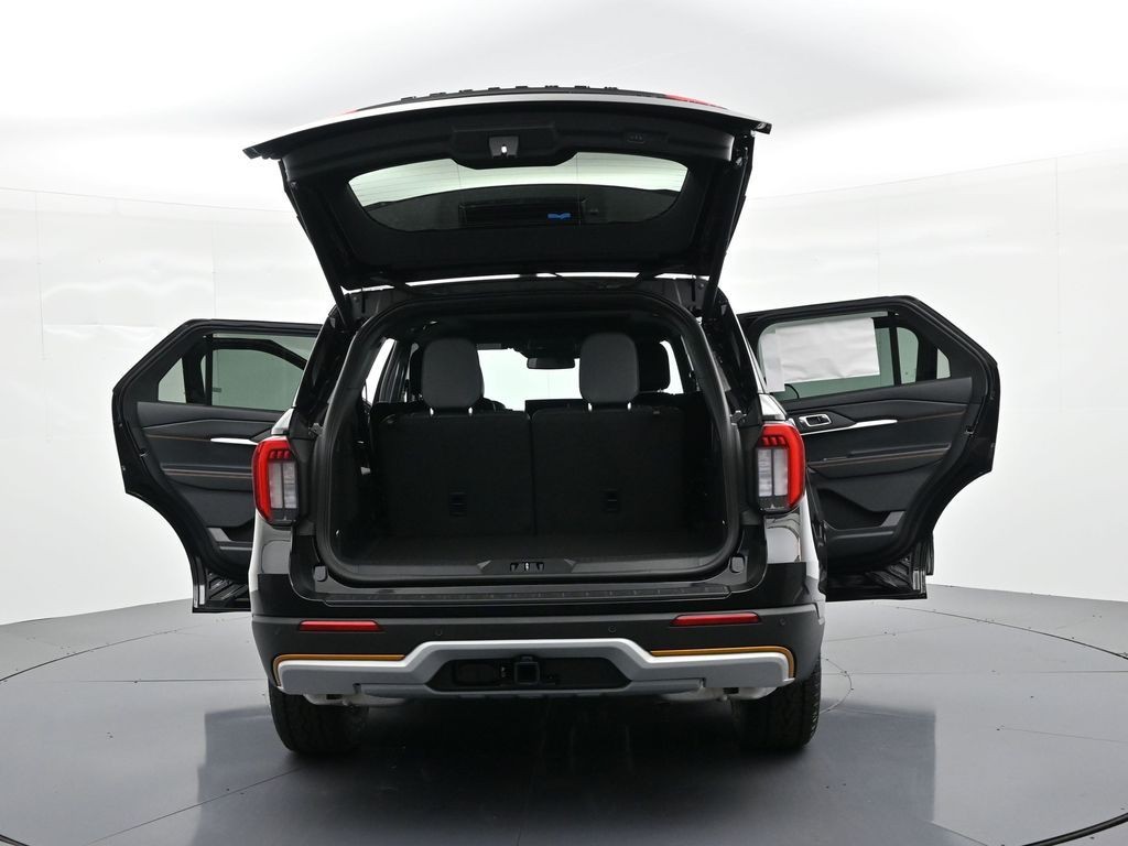 Ford Explorer Vehicle Full-screen Gallery Image 34