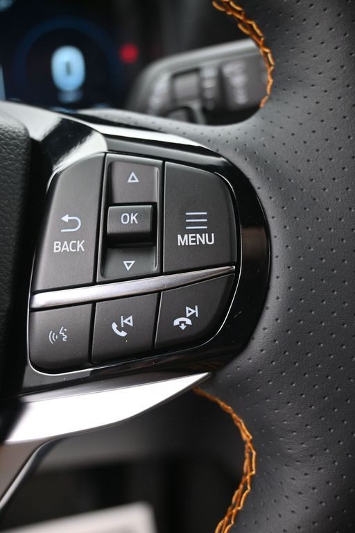 Ford Explorer Vehicle Full-screen Gallery Image 16