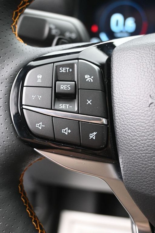 Ford Explorer Vehicle Full-screen Gallery Image 17