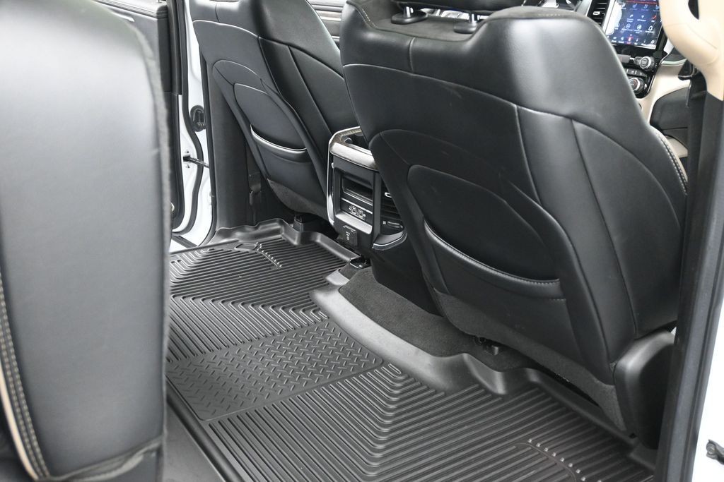 Ram 1500 Vehicle Full-screen Gallery Image 10
