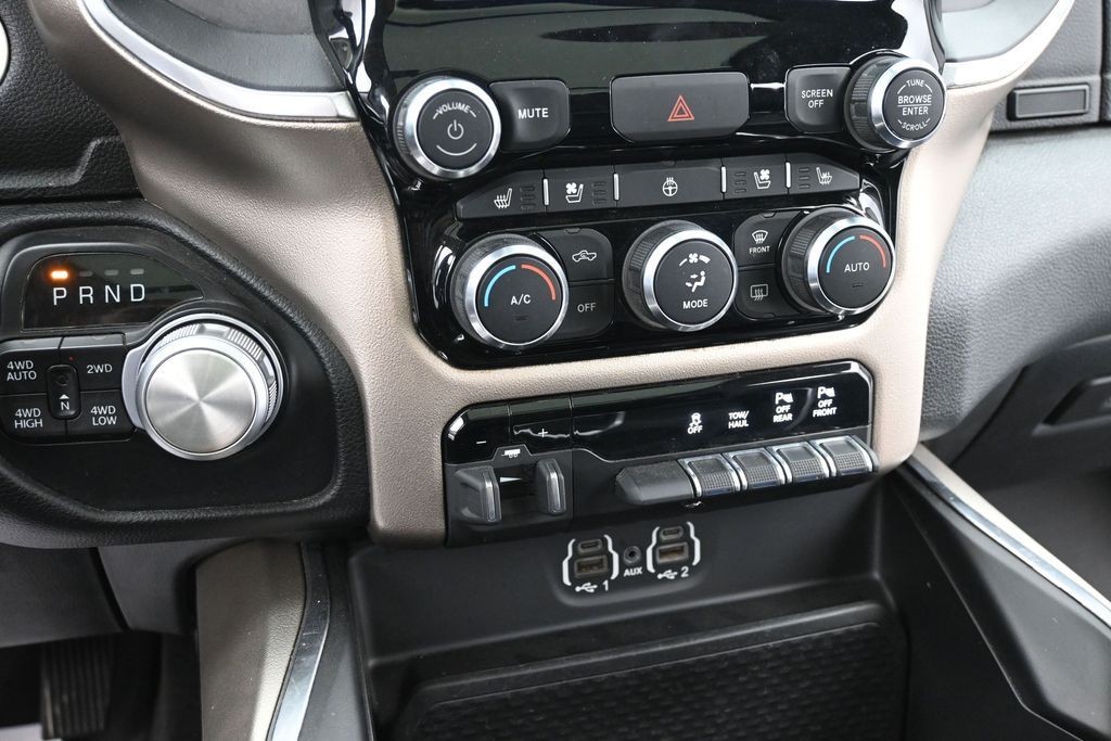 Ram 1500 Vehicle Full-screen Gallery Image 12