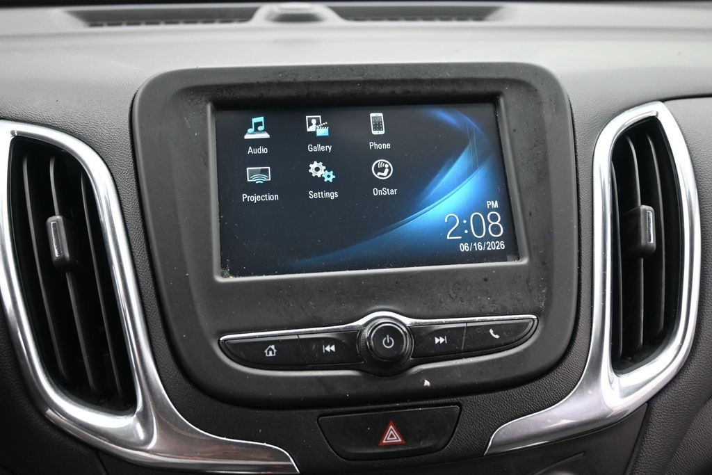Chevrolet Equinox Vehicle Full-screen Gallery Image 10