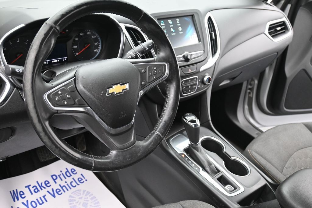 Chevrolet Equinox Vehicle Full-screen Gallery Image 13
