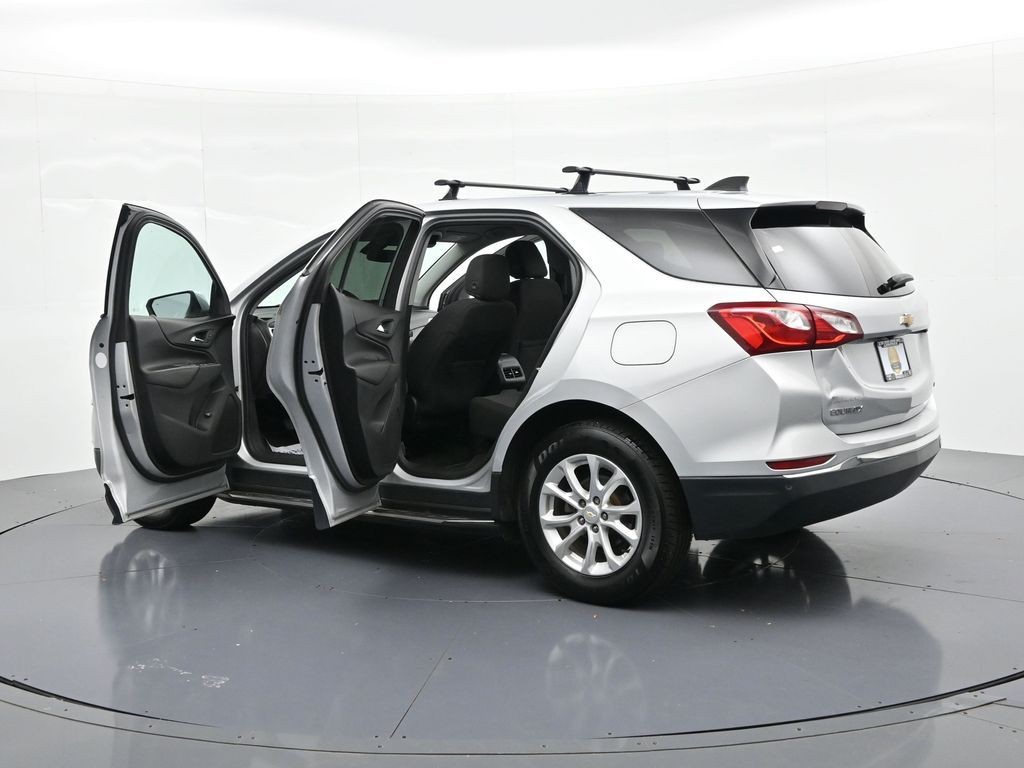 Chevrolet Equinox Vehicle Full-screen Gallery Image 23