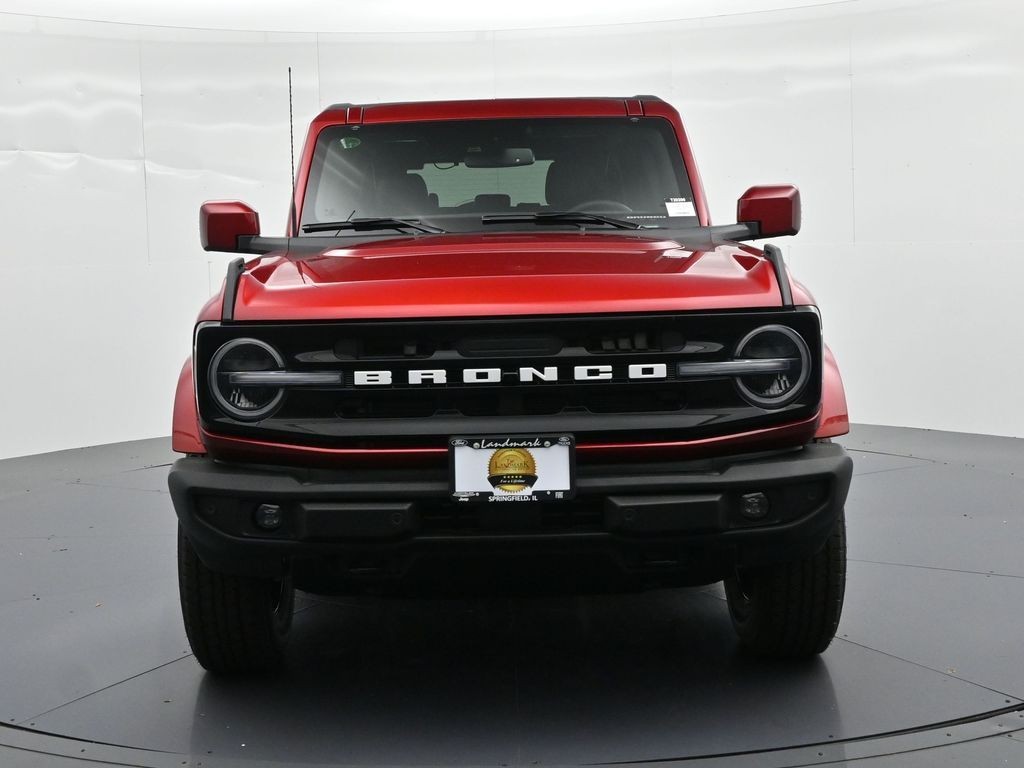 Ford Bronco Vehicle Full-screen Gallery Image 3
