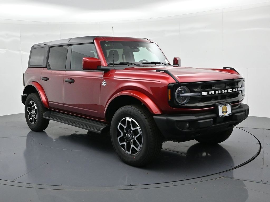 Ford Bronco Vehicle Full-screen Gallery Image 4