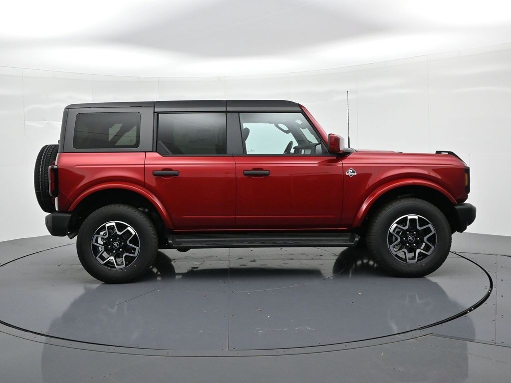 Ford Bronco Vehicle Full-screen Gallery Image 5