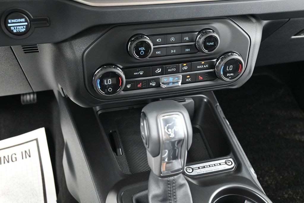 Ford Bronco Vehicle Full-screen Gallery Image 12