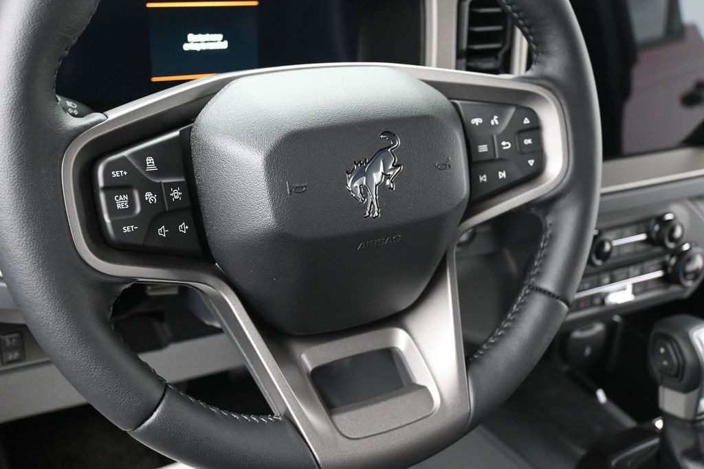 Ford Bronco Vehicle Full-screen Gallery Image 13