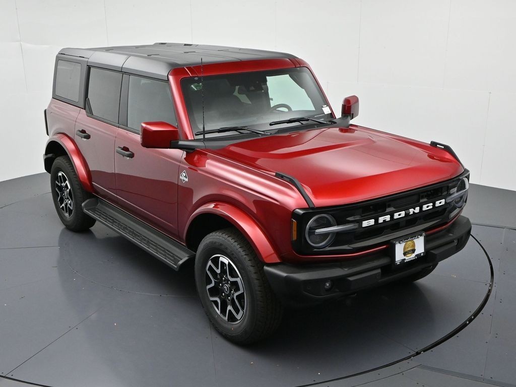 Ford Bronco Vehicle Full-screen Gallery Image 16