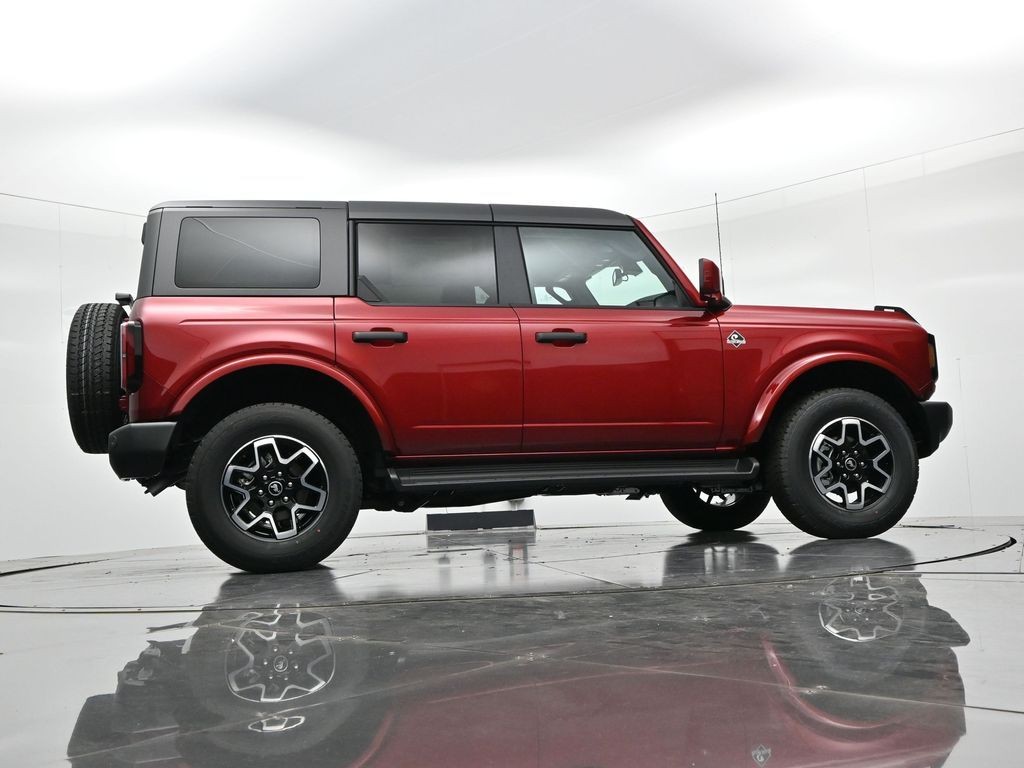 Ford Bronco Vehicle Full-screen Gallery Image 23