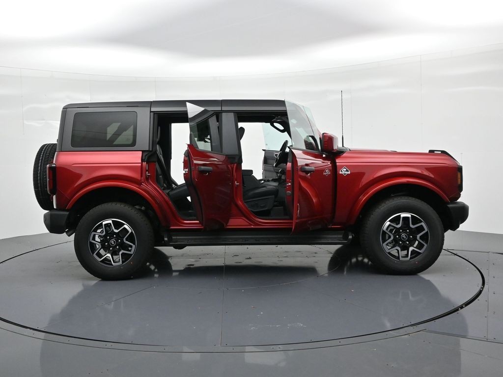 Ford Bronco Vehicle Full-screen Gallery Image 24