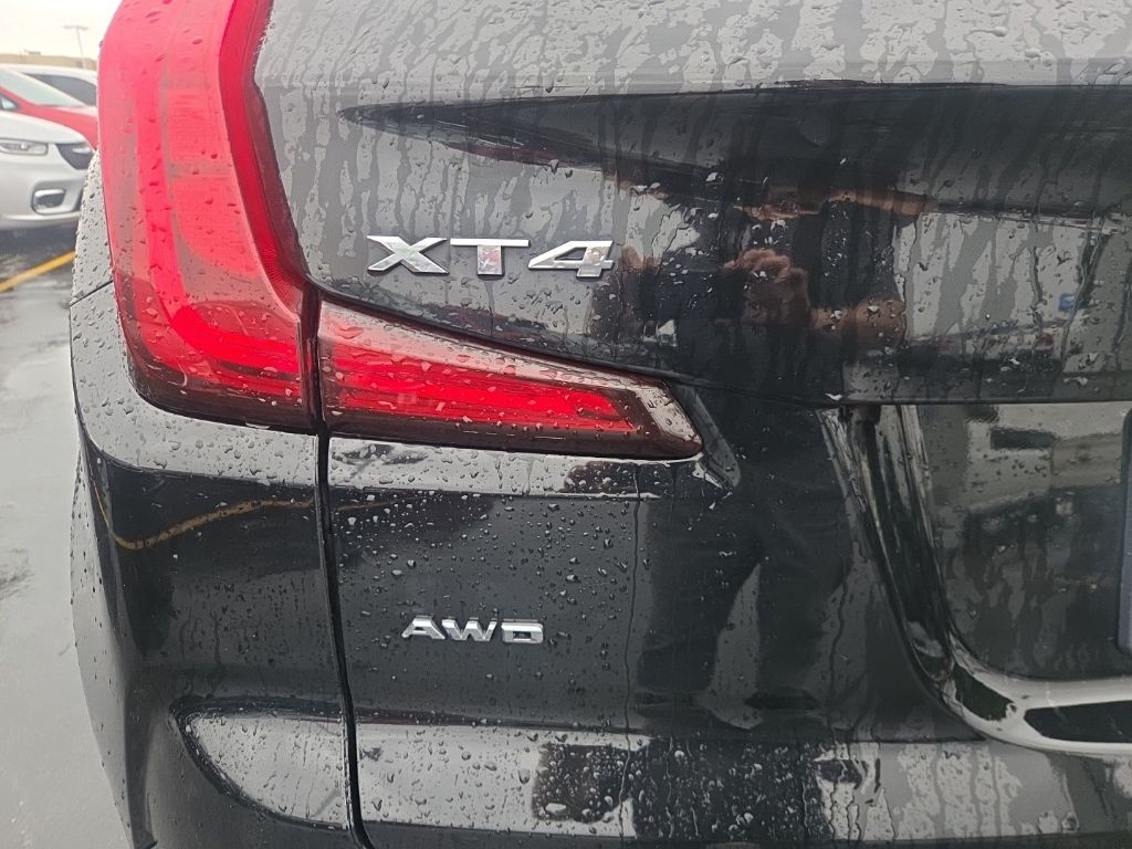Cadillac XT4 Vehicle Full-screen Gallery Image 5