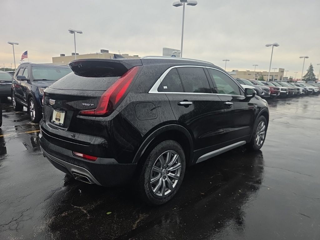 Cadillac XT4 Vehicle Full-screen Gallery Image 7