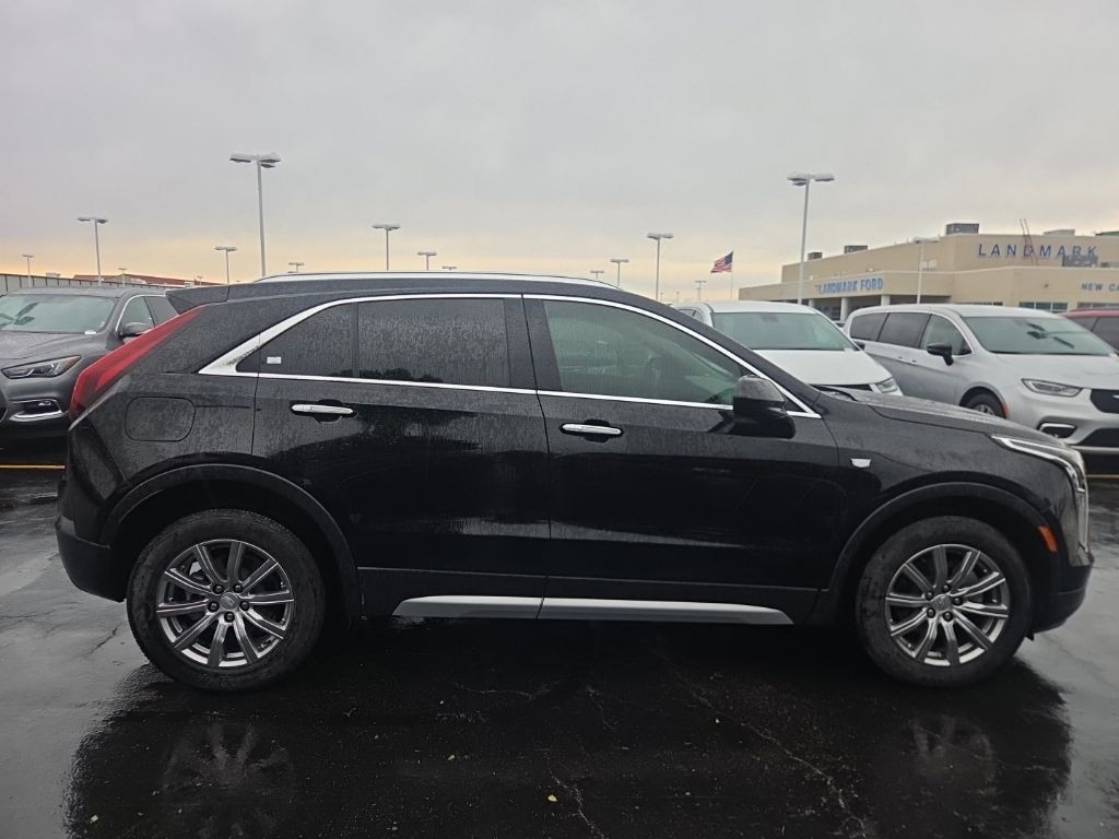 Cadillac XT4 Vehicle Full-screen Gallery Image 8