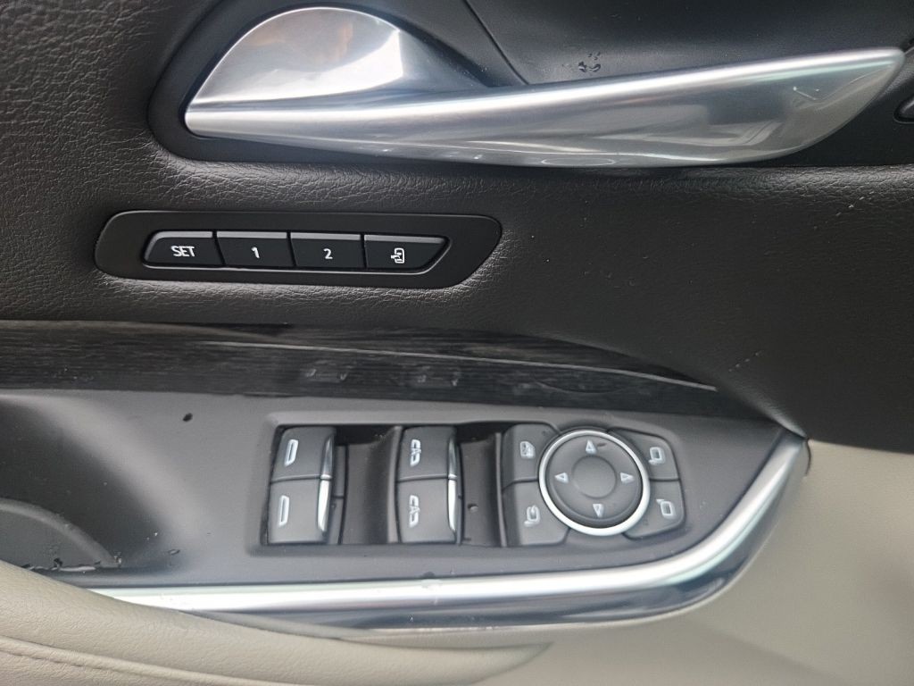 Cadillac XT4 Vehicle Full-screen Gallery Image 10