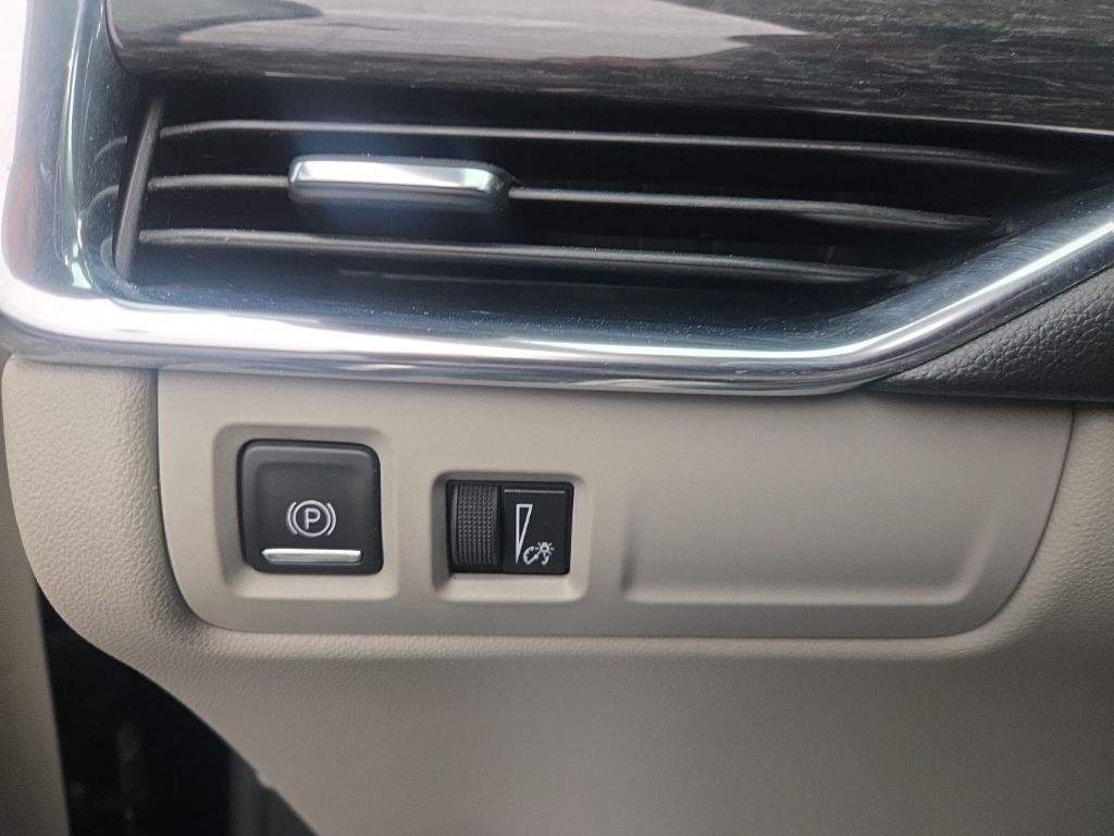 Cadillac XT4 Vehicle Full-screen Gallery Image 11