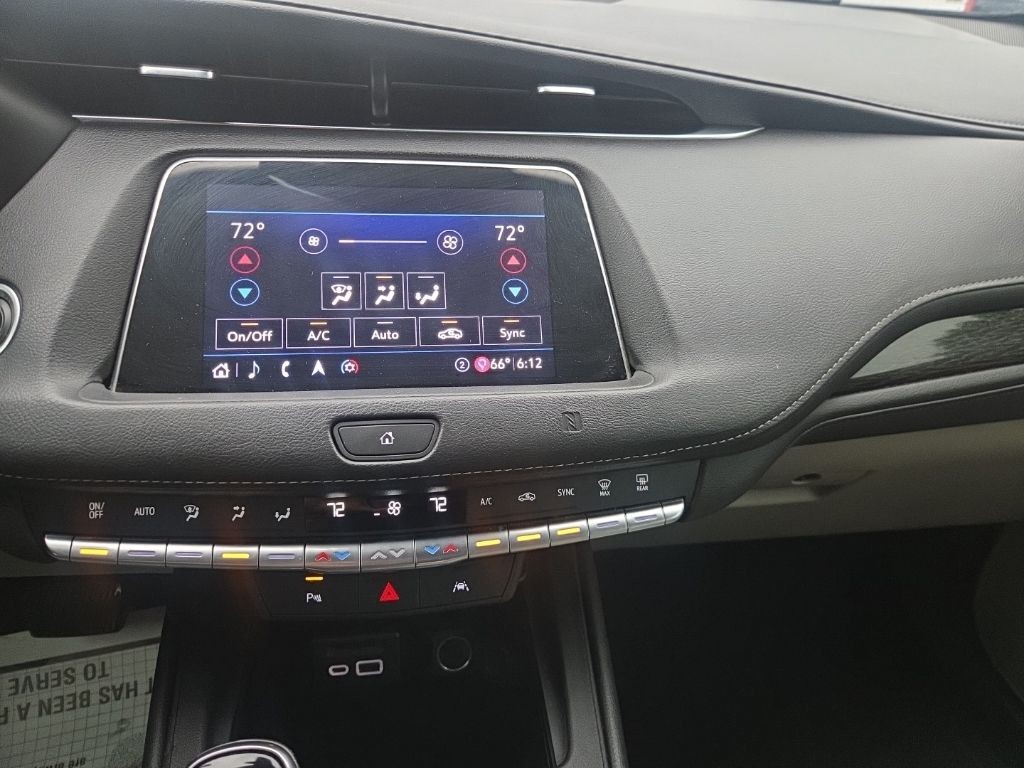 Cadillac XT4 Vehicle Full-screen Gallery Image 14