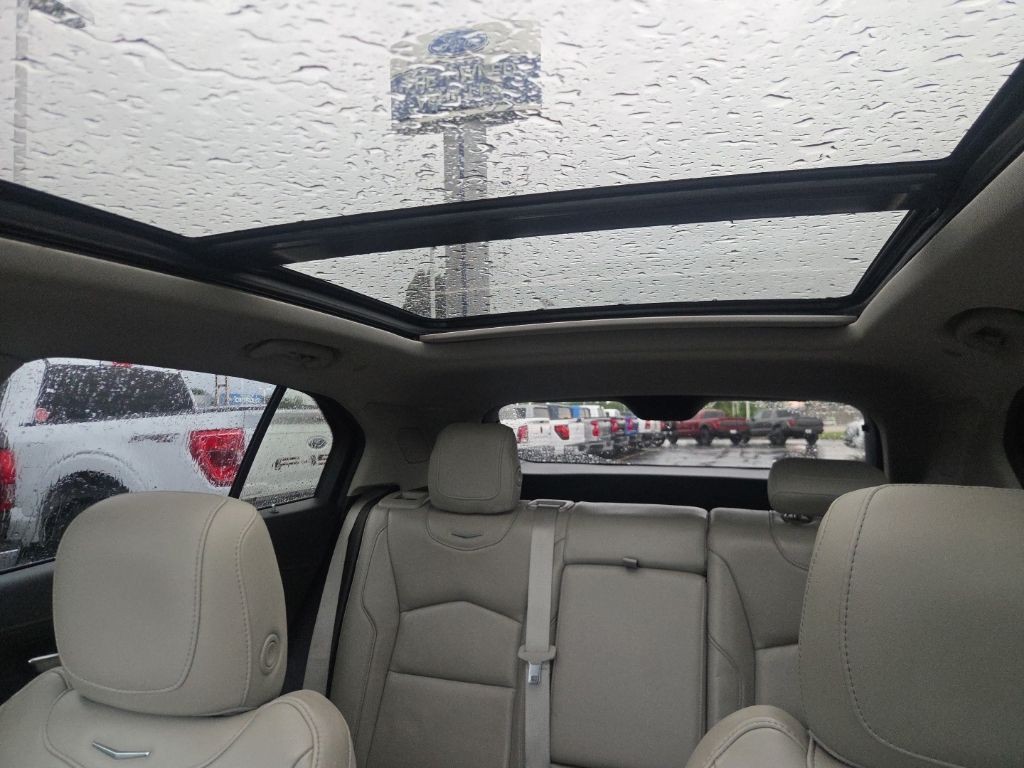 Cadillac XT4 Vehicle Full-screen Gallery Image 17