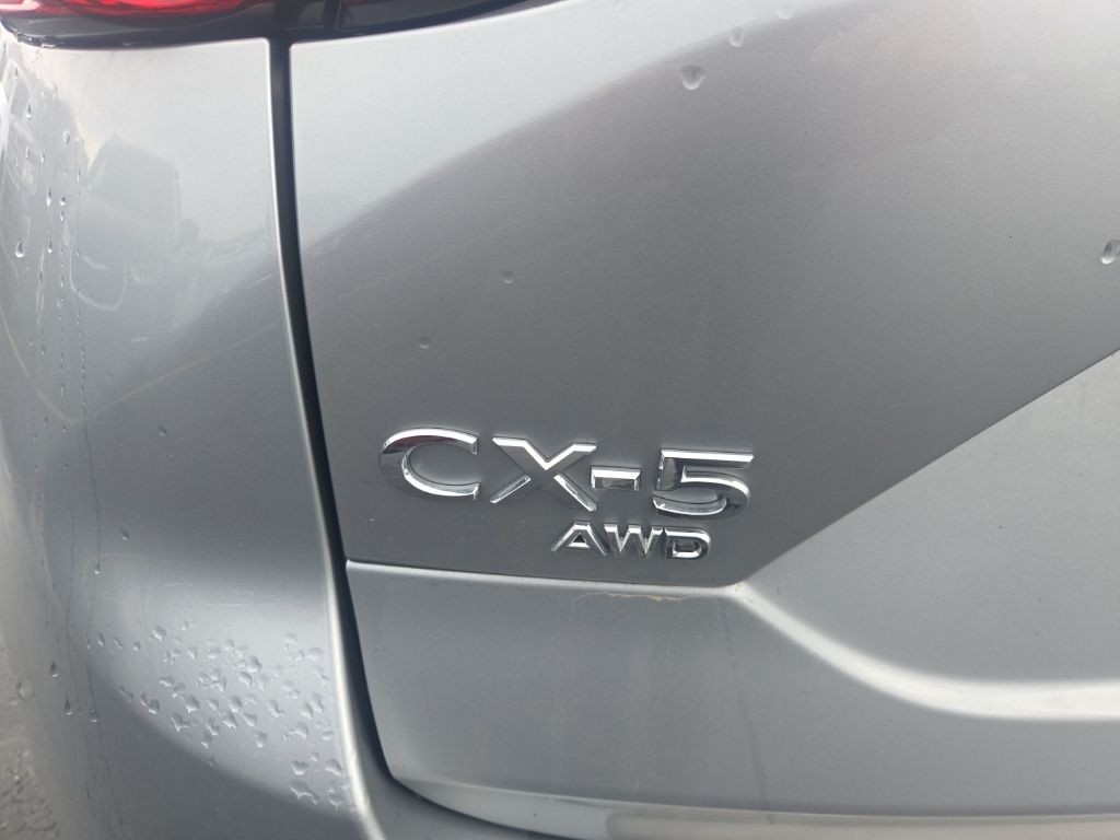 Mazda CX-5 Vehicle Full-screen Gallery Image 5