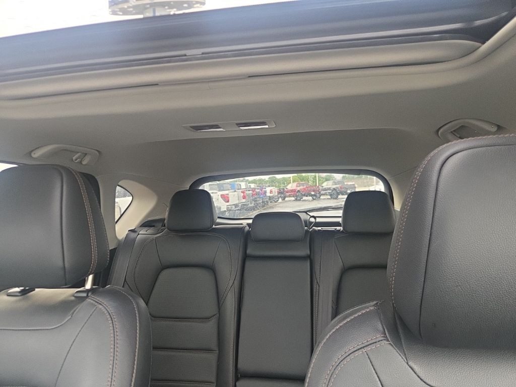 Mazda CX-5 Vehicle Full-screen Gallery Image 17