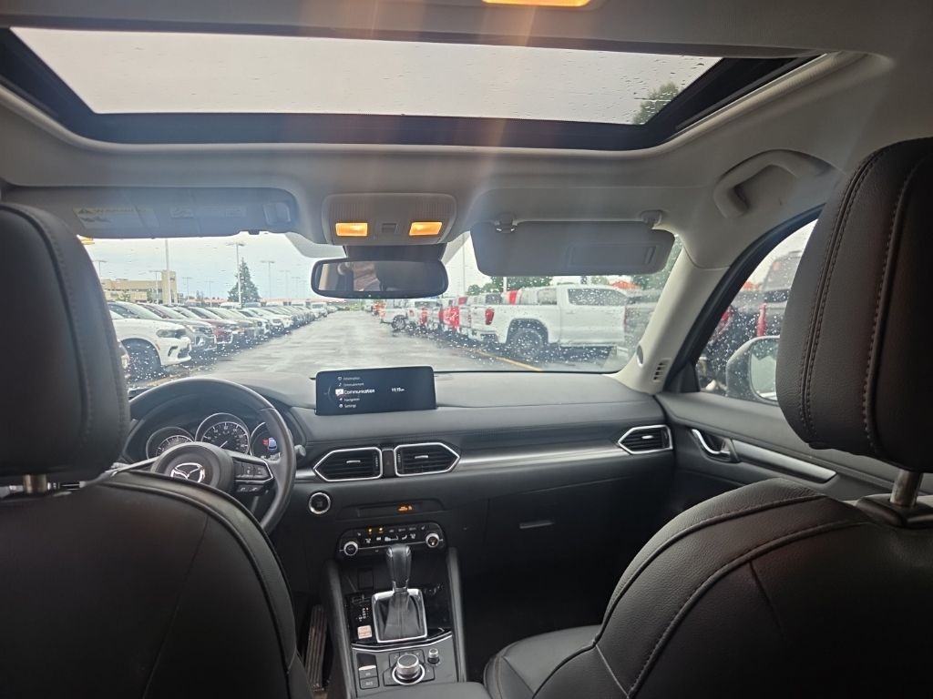 Mazda CX-5 Vehicle Full-screen Gallery Image 18