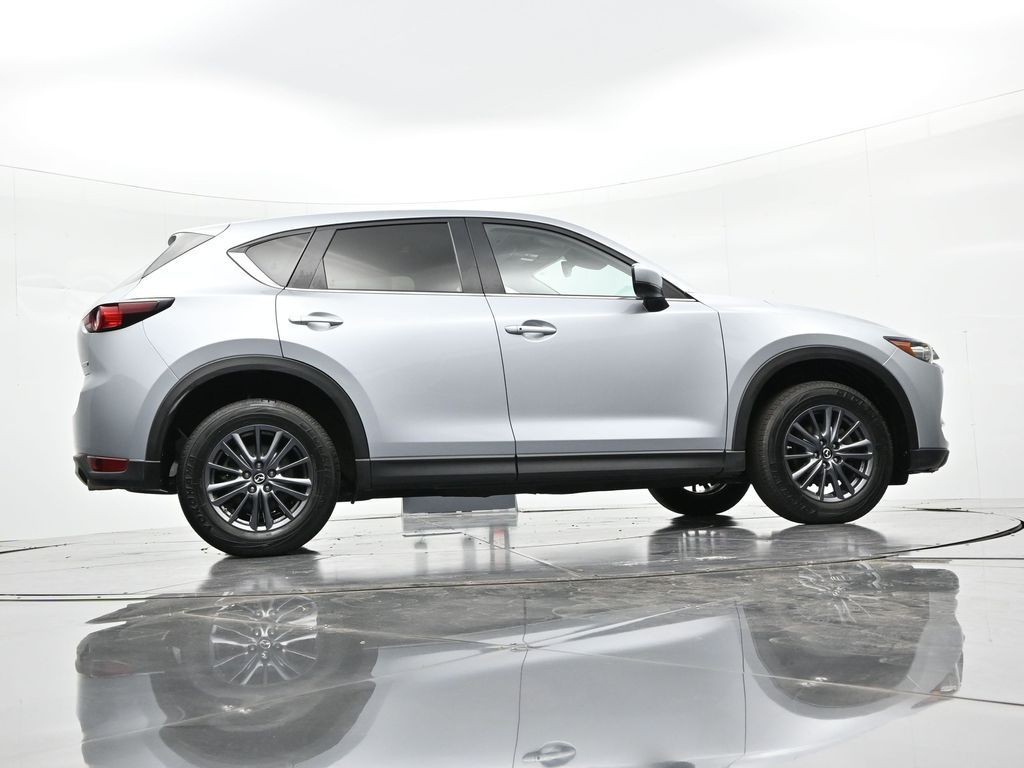 Mazda CX-5 Vehicle Full-screen Gallery Image 21