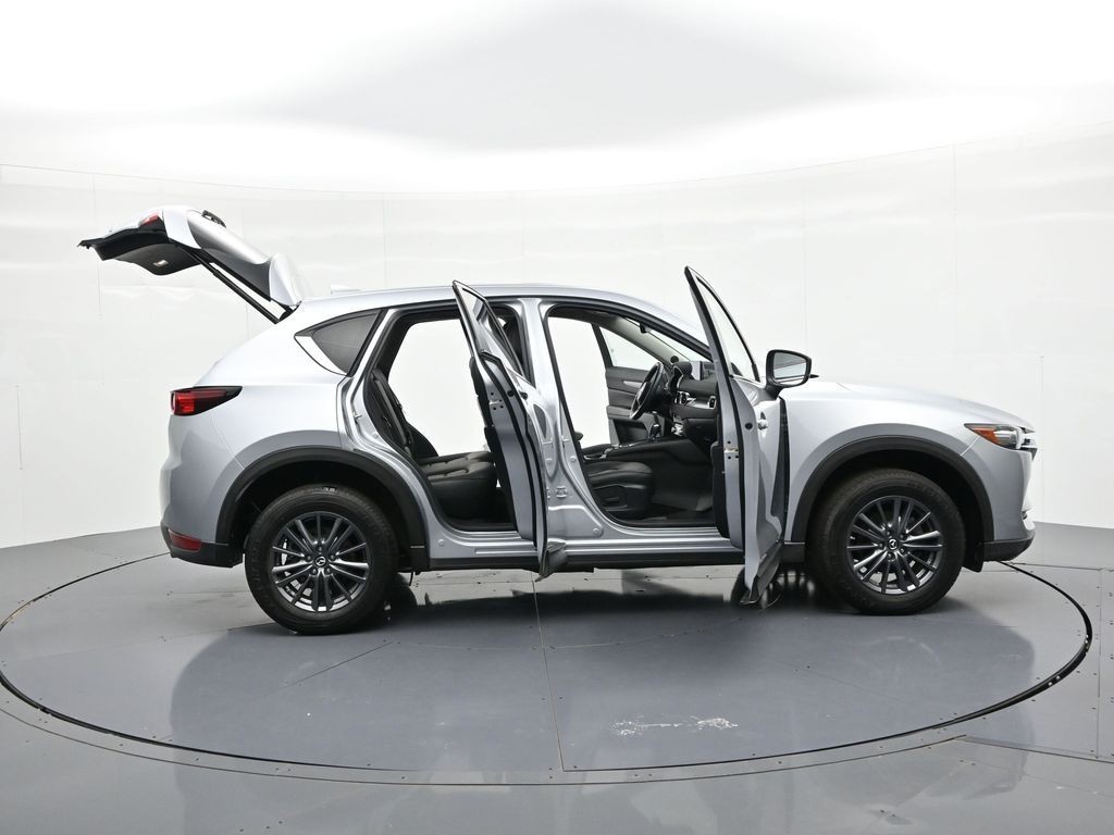 Mazda CX-5 Vehicle Full-screen Gallery Image 22