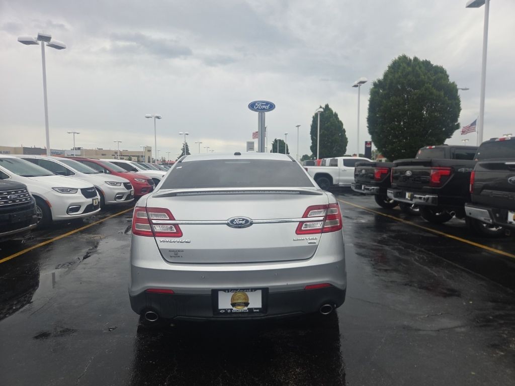 Ford Taurus Vehicle Full-screen Gallery Image 6