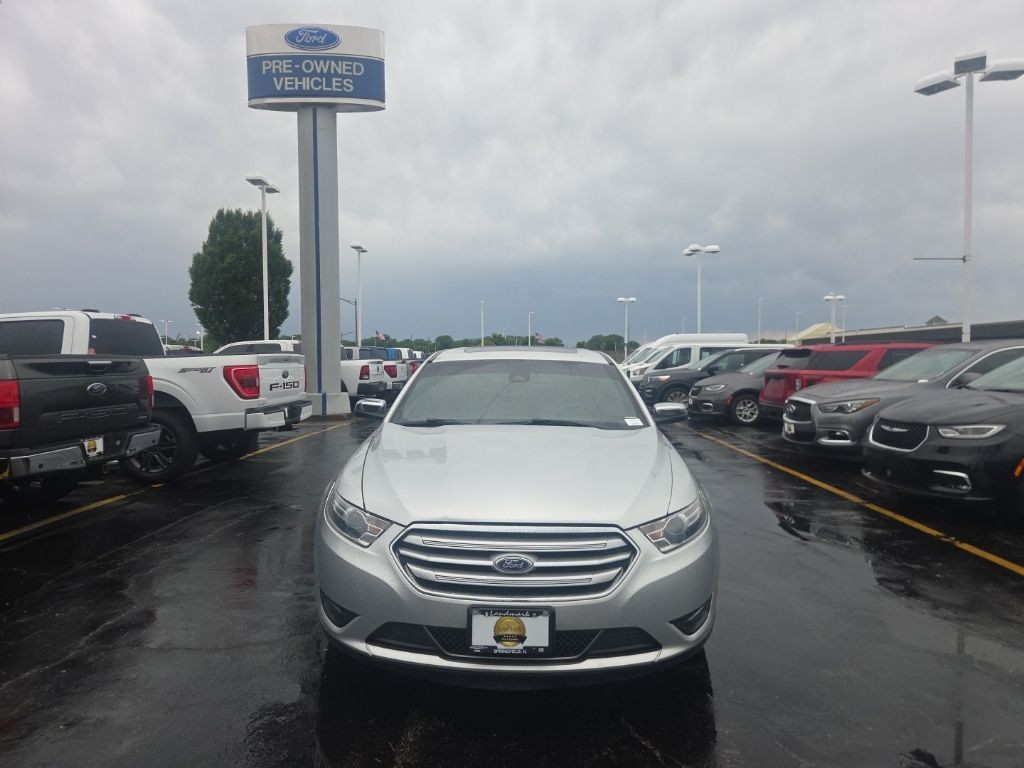 Ford Taurus Vehicle Full-screen Gallery Image 9
