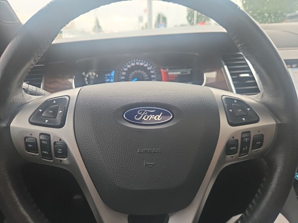 Ford Taurus Vehicle Full-screen Gallery Image 13