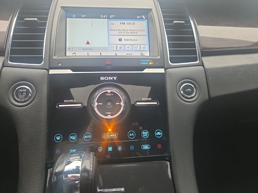 Ford Taurus Vehicle Full-screen Gallery Image 14