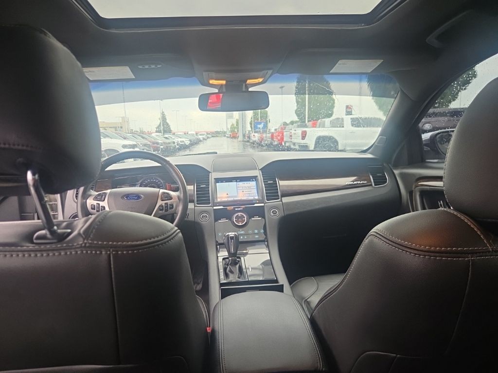 Ford Taurus Vehicle Full-screen Gallery Image 18