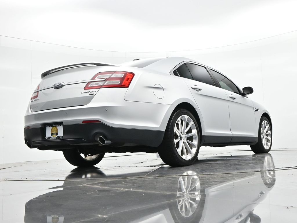 Ford Taurus Vehicle Full-screen Gallery Image 19