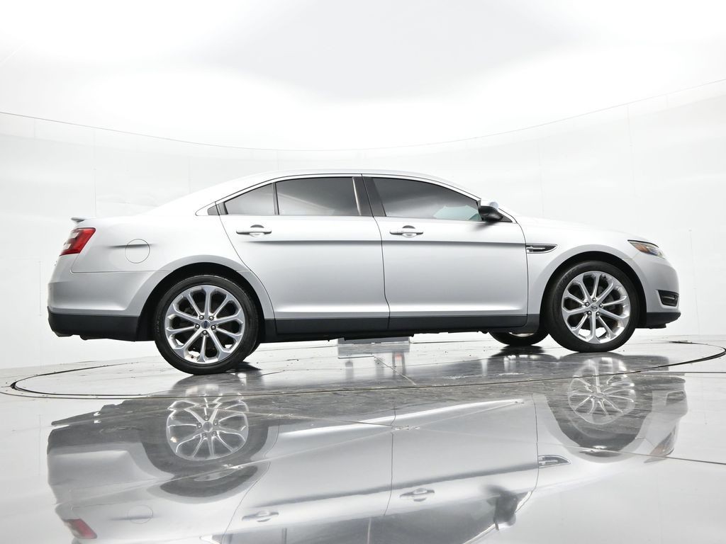 Ford Taurus Vehicle Full-screen Gallery Image 20