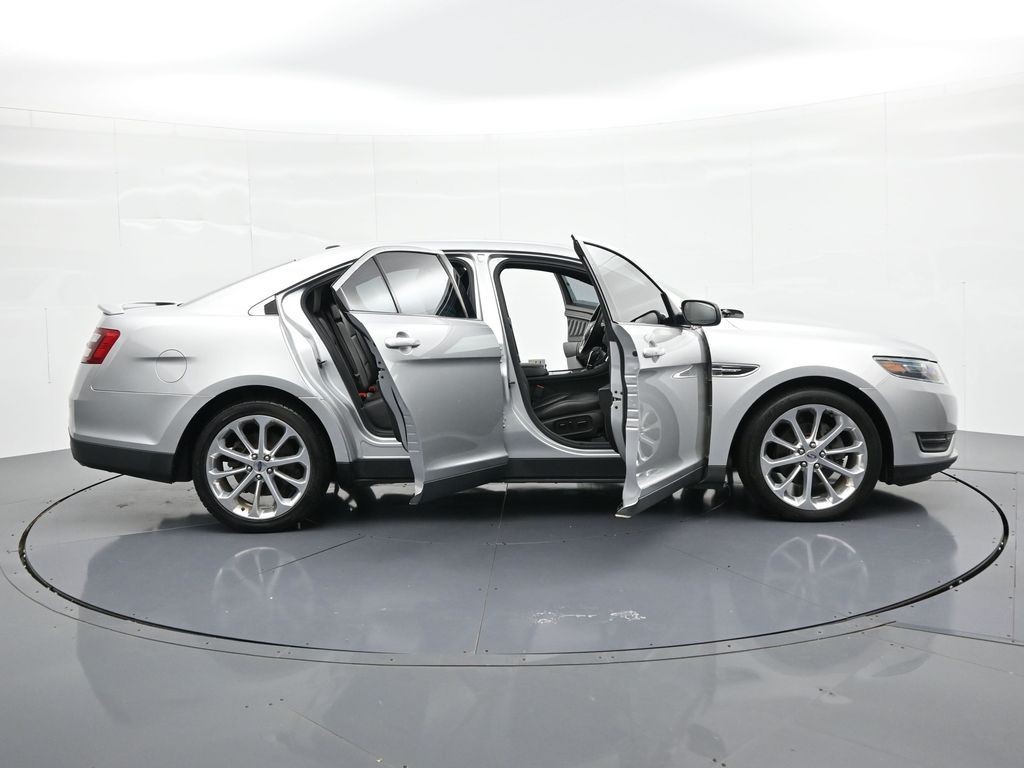 Ford Taurus Vehicle Full-screen Gallery Image 21